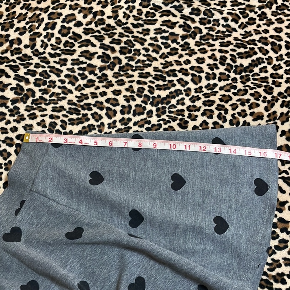 H&M Grey Hearts 🖤 Skater Skirt Medium Pleated Stretch Zipper Black Prep Summer - Picture 3 of 12